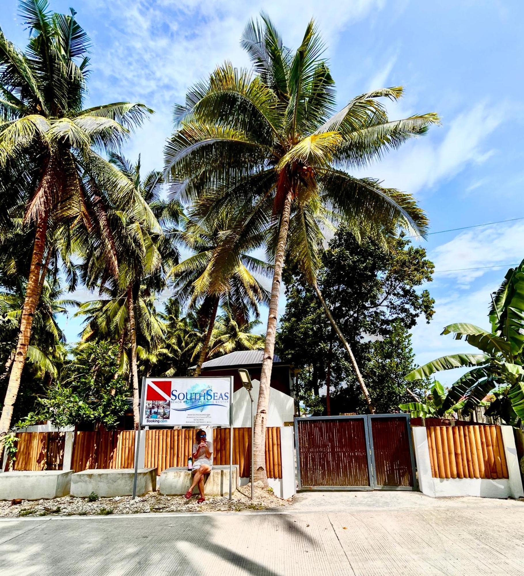 Southseas Beach Resort And Dive Center Santander Ngoại thất bức ảnh